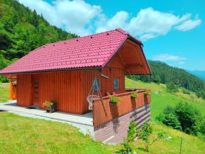 POČITNIŠKA HIŠKA LASTOVKA