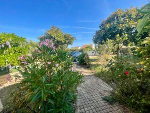 Maisons de vacances Home 5km circuit 24 hours of Le Mans, motoGP, 6 beds : Maison 3 Chambres