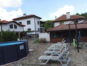 Къща за гости ЧЕРИ - Prázdninové domy, Trjavna