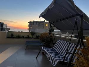 Střešní apartmán s terasou, zahradou a výhledem na moře