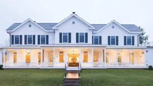 The Quogue Club - Mastic