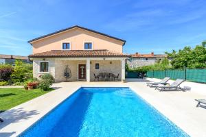 Villa SA-RA by Briskva