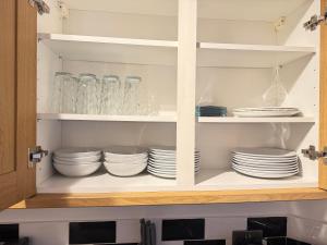 3 Bedroom House - Doncaster Serviced Accommodation - House-Close To Centre -A1 & M18 - Contractors - Business Travellers - Families