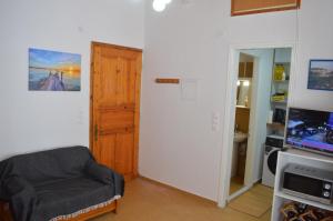 Avlonari Evias Flat in the Central Square