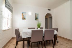 Relaxing Seaside Escape at 2 Perissa