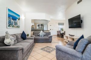 Relaxing Seaside Escape at 2 Perissa