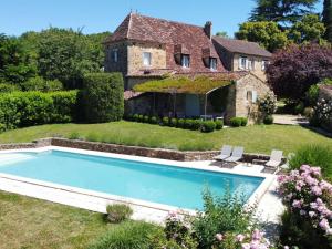 Maisons de vacances Maison de campagne avec piscine privee et parking a Sainte Alvere - FR-1-824-4 : photos des chambres
