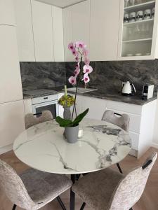 Luxury Šarli Apartment Nemirsetos parke