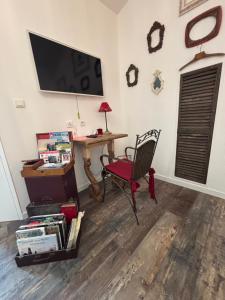 B&B / Chambres d'hotes LE CLOS DE LA HOURSERIE : Studio avec Terrasse