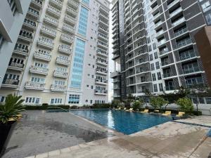 Cozy Iloilo City Condo Room with Shared Pool