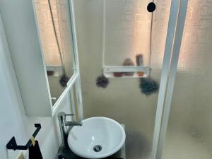 Habitación en casita de las lámparas con cama doble