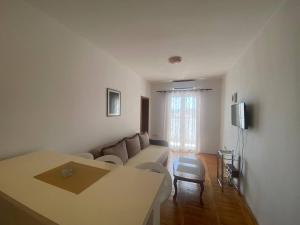 Peaceful Apartment with a Sea View, in Becici