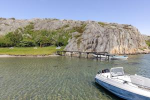 Family Home - Coastal Calmness in Stockevik
