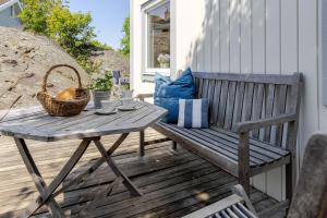 Family Home - Coastal Calmness in Stockevik