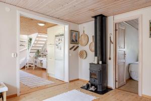 Family Home - Coastal Calmness in Stockevik