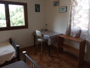 CHAMBRE lumineuse jardin arboré