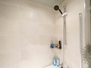 City Centre Top Floor w Balcony Sunset Views Pass the Keys