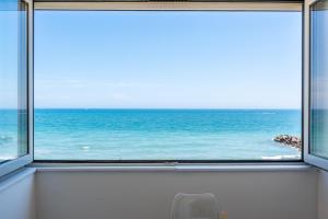 1ère ligne avenue saint maurice avec vue mer