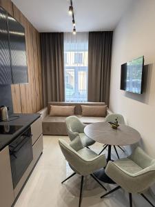 LEOGRAND Apartments on Rymlyanyna 6