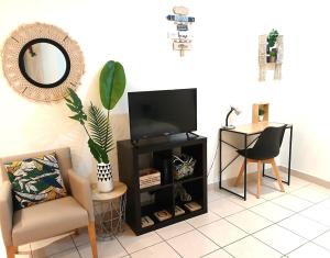 Appartements large studio near train station, very central : photos des chambres