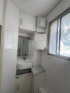 Apartment in Victoria SW1, spacious Thames riverside one bedroom flat