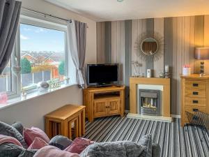 Sunny Rhyl Apartment - Uk44631