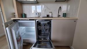 Super Central studio with Balcony & View!