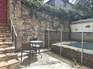 Maisons de vacances Magnifique villa en pierres au coeur de Saint Antonin Noble Val - Piscine et jardin prives -10 personnes : photos des chambres