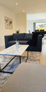 Manchester 2BR Luxe Lounge, Hot Tub, Pool Table