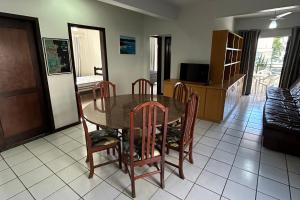 Apartamento sobre a avenida principal com vista mar