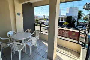 Apartamento sobre a avenida principal com vista mar