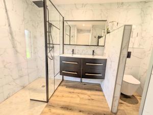 Villas La Royale Chic Piscine chauffee velos a disposition Proche ocean et golf : photos des chambres