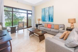 Pristine Bay 1002 home