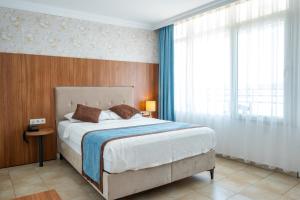 Queen Room with Balcony room in Dinc Pension