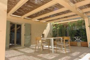 One-Bedroom Apartment with Garden