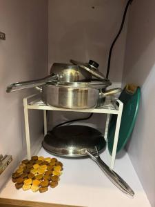 Cozy, aesthetic Pet friendly 1br Condo with balcony in Pasay with Manila Bay View Near MOA & Okada WFH ready Free Pool Acces Gym and Sauna