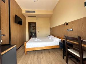 Hotel PANORAMA Kruje view on the castle and the old town