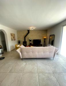 Maison avec grand Jardin et Piscine - Capacité 8 Personnes