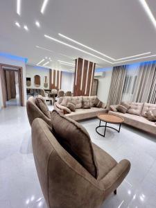 Comfy 2 bedrooms apartment in Cairo Sheraton, Airport