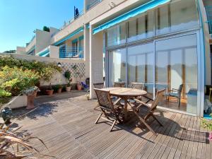 Duplex avec terrasse & vue dégagée dans domaine privé à Mandelieu