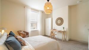 Crookes Gem with Garden & Alpacas Nearby