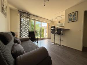 Charmant T2 à 2 min de la mer, avec Jardin Privé et clôturé, Parking, à proximité du Centre-Ville