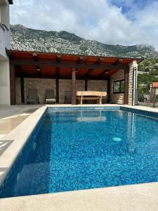 Beachfront House Robert with Pool