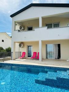 Beachfront House Robert with Pool