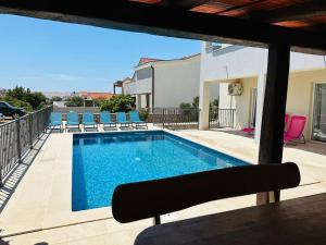 Beachfront House Robert with Pool