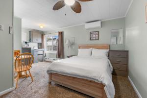 Queen Room with Sea View room in Echo Motel