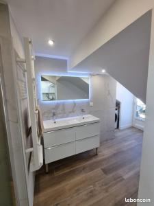 Appartements Luminous and elegant 3BR apartment in hyper centre : photos des chambres