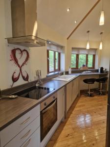 Dalnoid Cottages & Treehouses Nr Glenshee