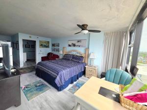 Cozy King Oceanview Studio wpool & tiki bar