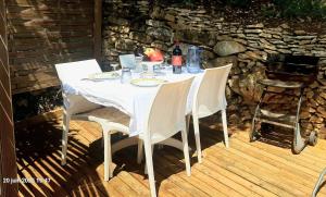 Maisons de vacances Le gros chene, gite du XVIII siecle, jacuzzi privatif : photos des chambres